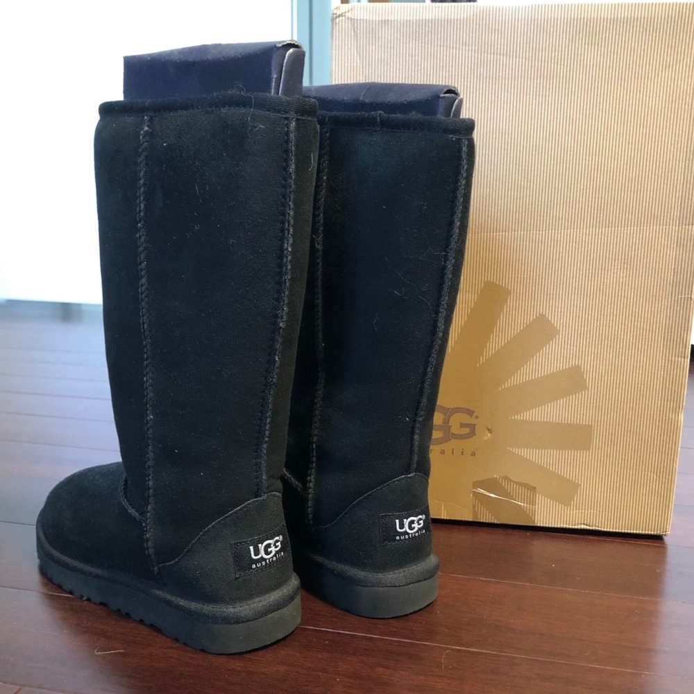 NEW Girl’s Ugg Classic Tall II Boots Size 2 - Picture 3 of 12